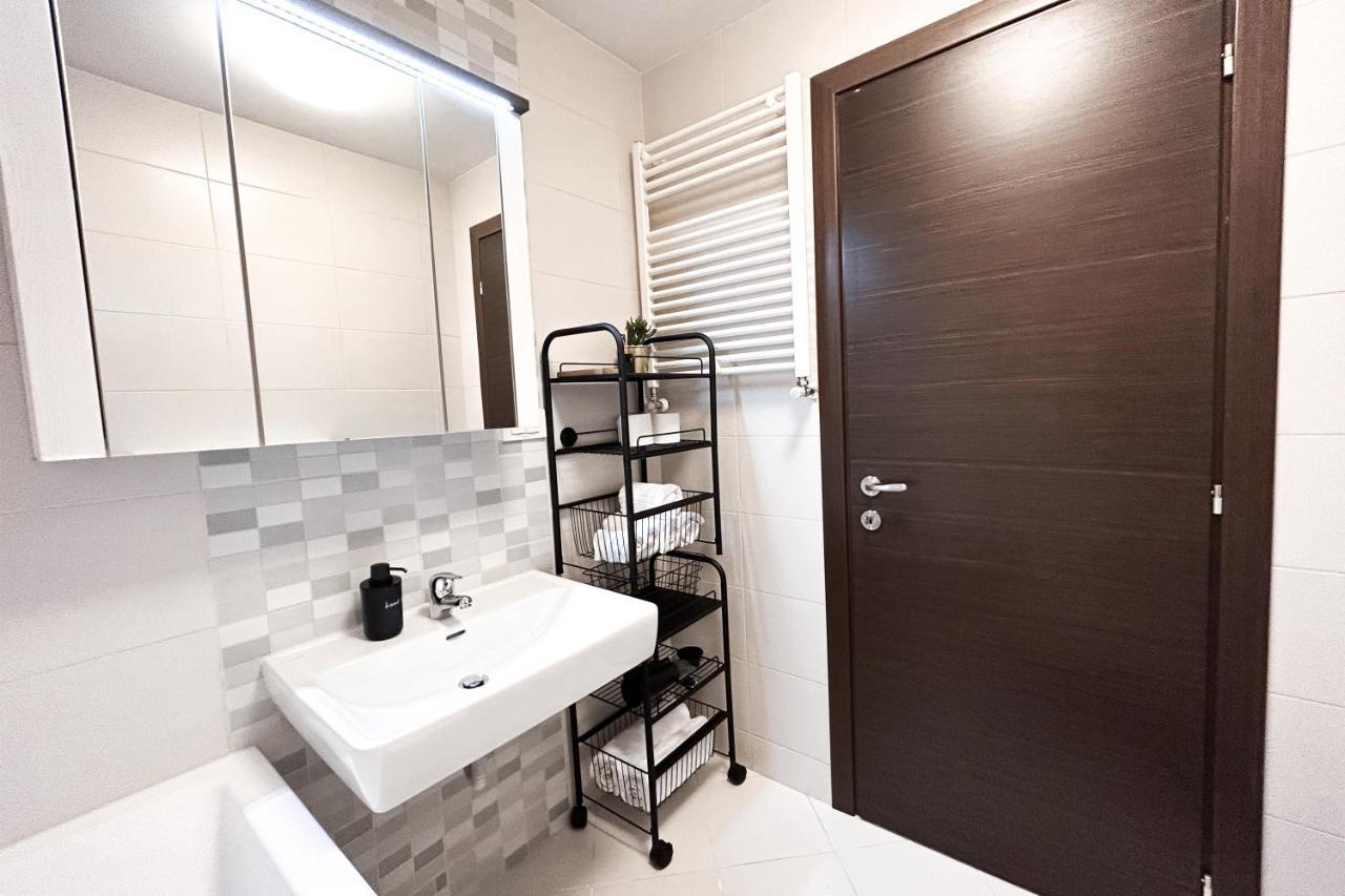 Downtown C22 Apartment บูคาเรสต์ ภายนอก รูปภาพ